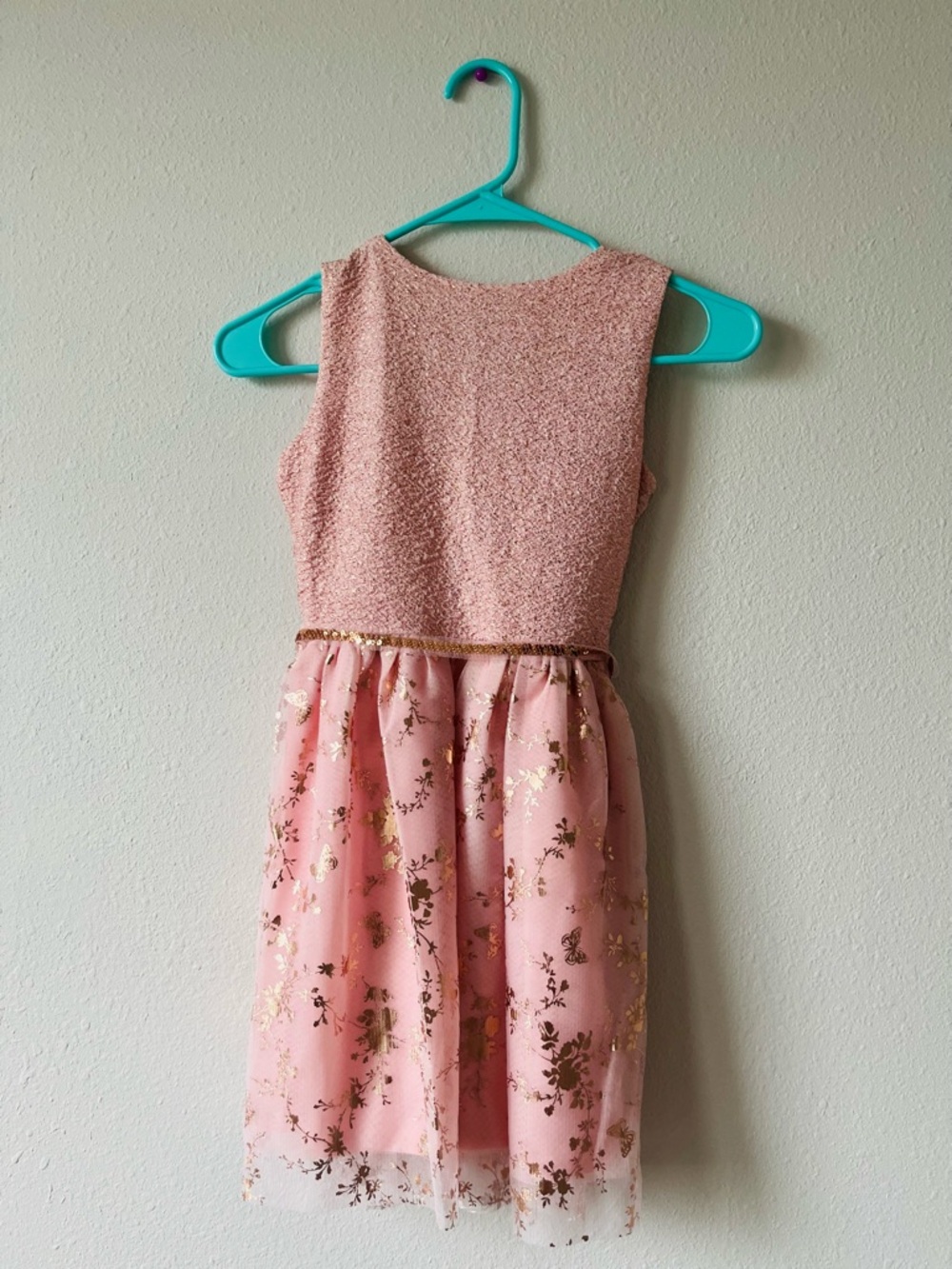 Place Pink Dress with Gold Floral Overlay Size Medium 7-8